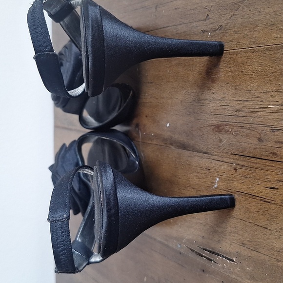NINA NEW YORK Black Satin Rosette D'orsay Slingback Heels - Size 6M - Picture 4 of 12